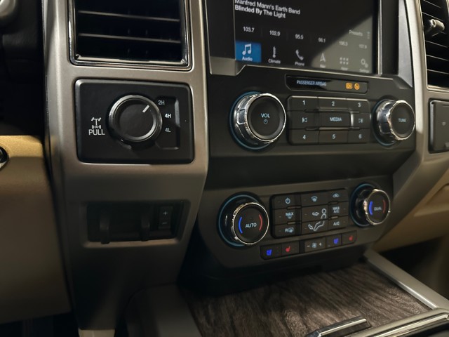 2019 Ford F-250 Super Duty Lariat photo 23