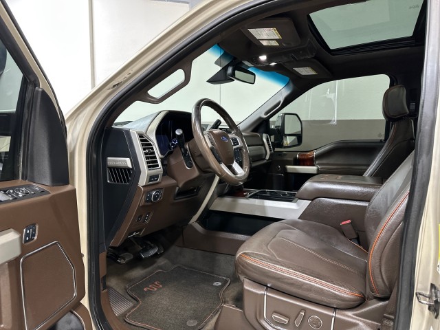 2017 Ford F-350 Super Duty King Ranch photo 11