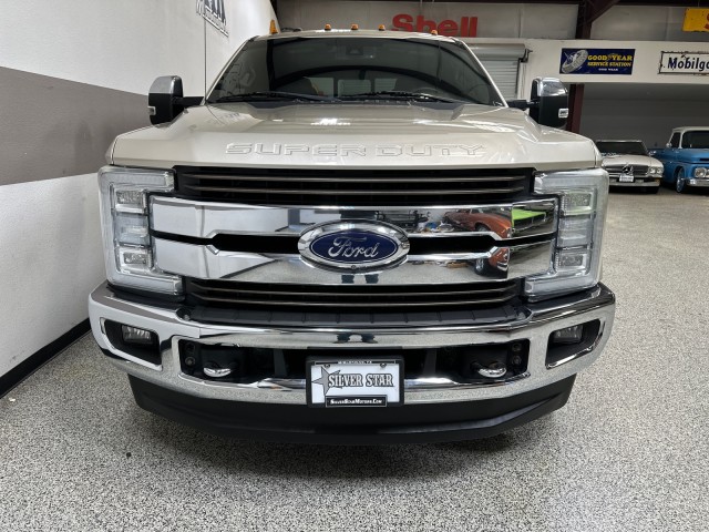 Ford F-350 Super Duty's photo