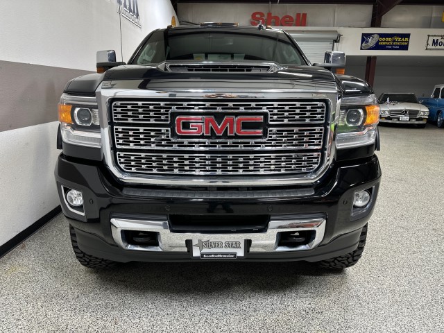 GMC Sierra 2500 Denali HD's photo