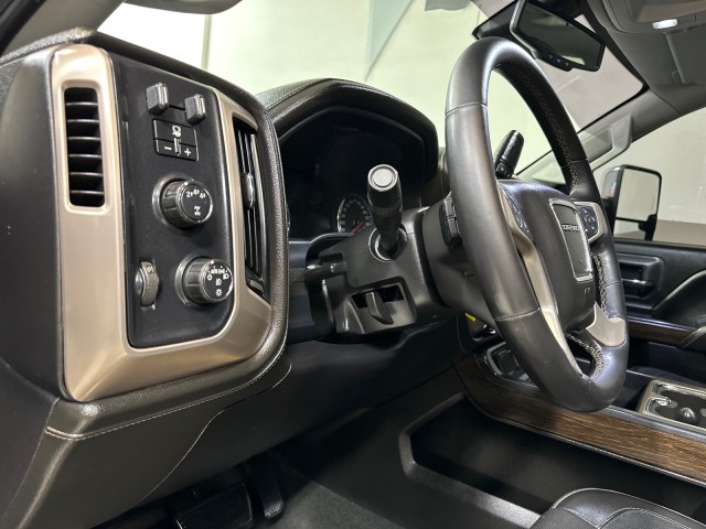 2019 GMC Sierra 2500 Denali HD Denali photo 19