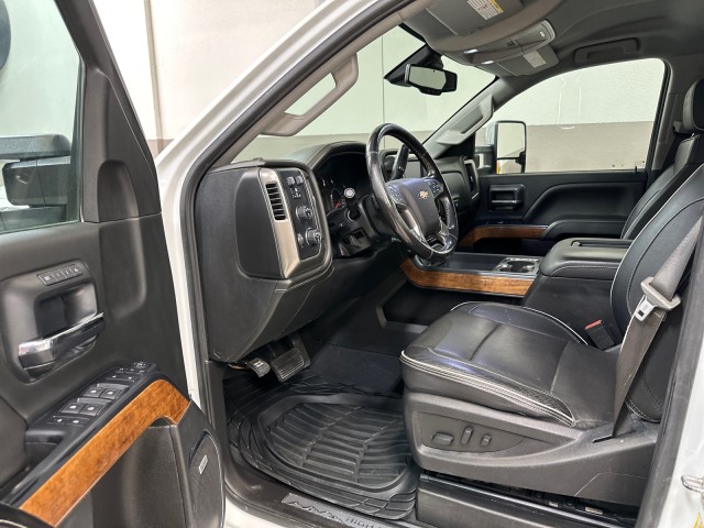 2019 Chevrolet Silverado 3500HD High Country photo 11