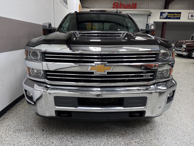 2019 Chevrolet Silverado 3500HD LTZ photo 2