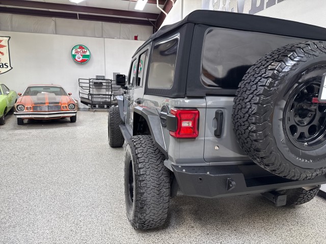 2018 Jeep Wrangler Unlimited Rubicon photo 2
