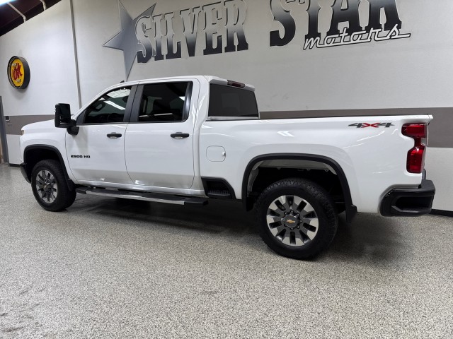 2024 Chevrolet Silverado 2500HD Custom photo 3