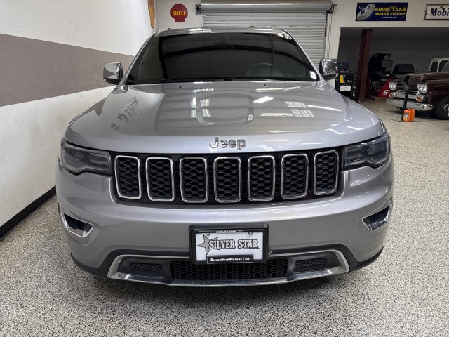 2017 Jeep Grand Cherokee Limited photo 2