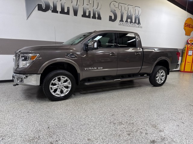 2018 Nissan Titan Platinum Reserve photo 4