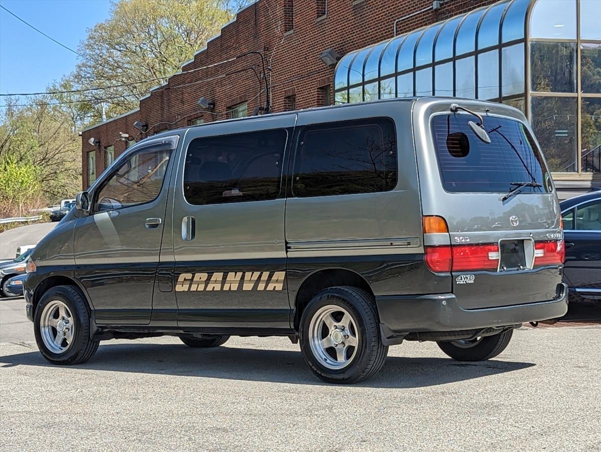 1996 Toyota Granvia 17