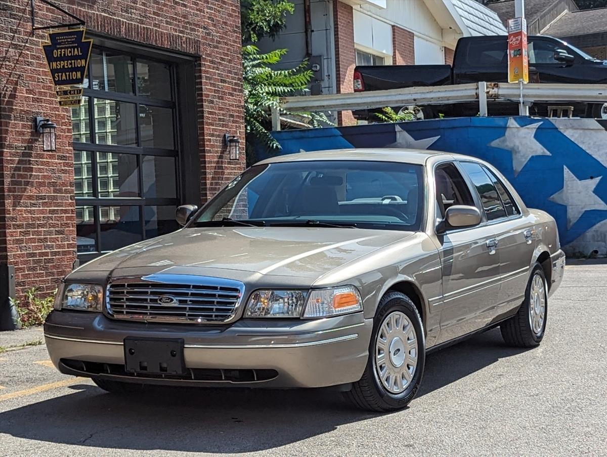 2003 Ford Crown Victoria 76