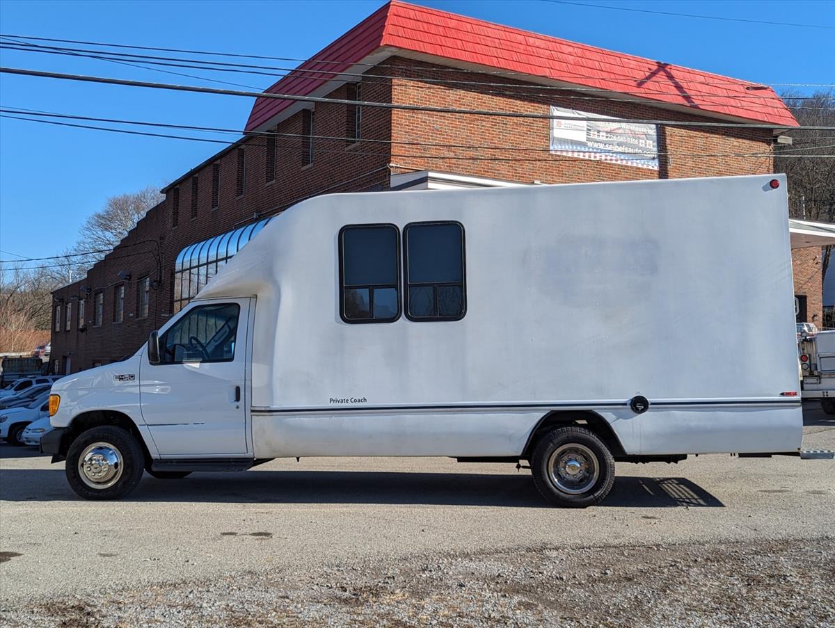 2005 Ford Econoline Commercial Cutaway 11