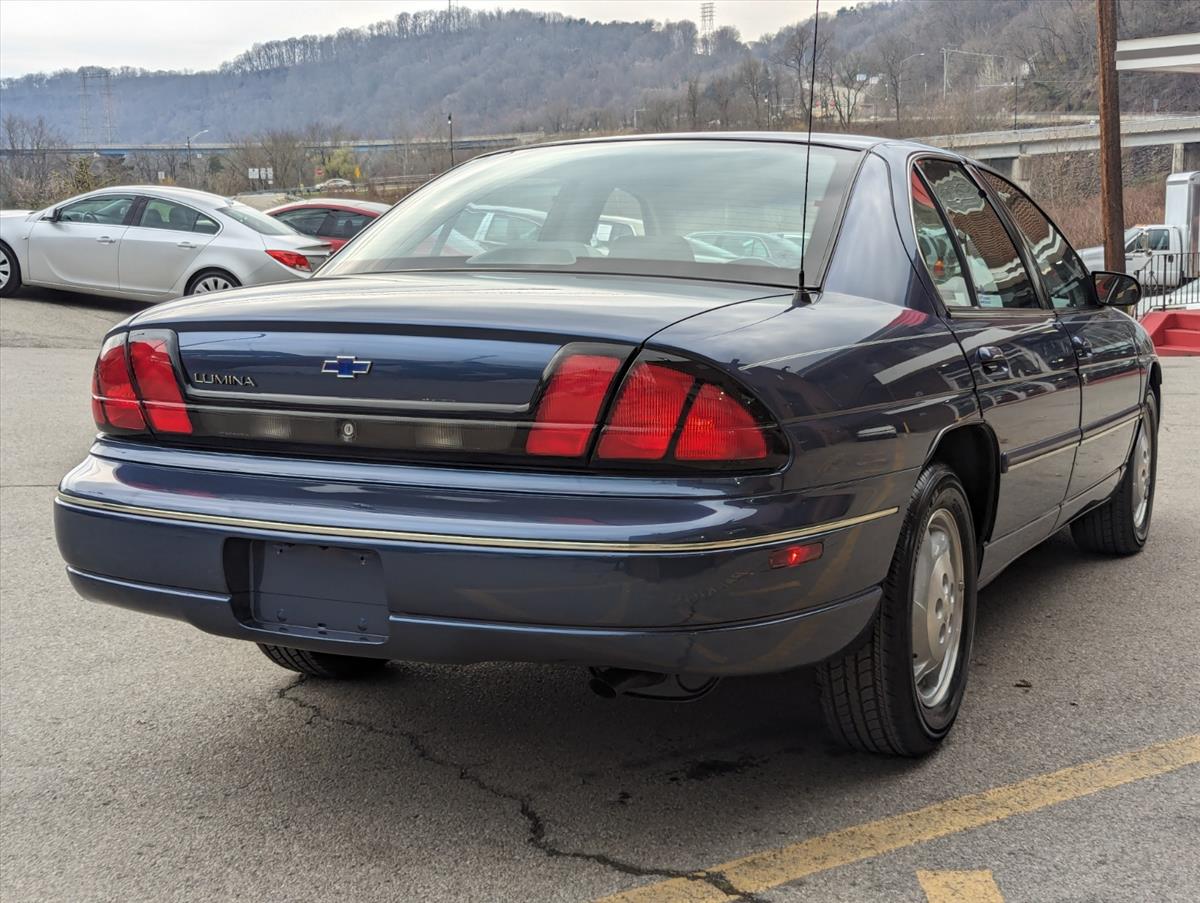 1995 Chevrolet Lumina 10