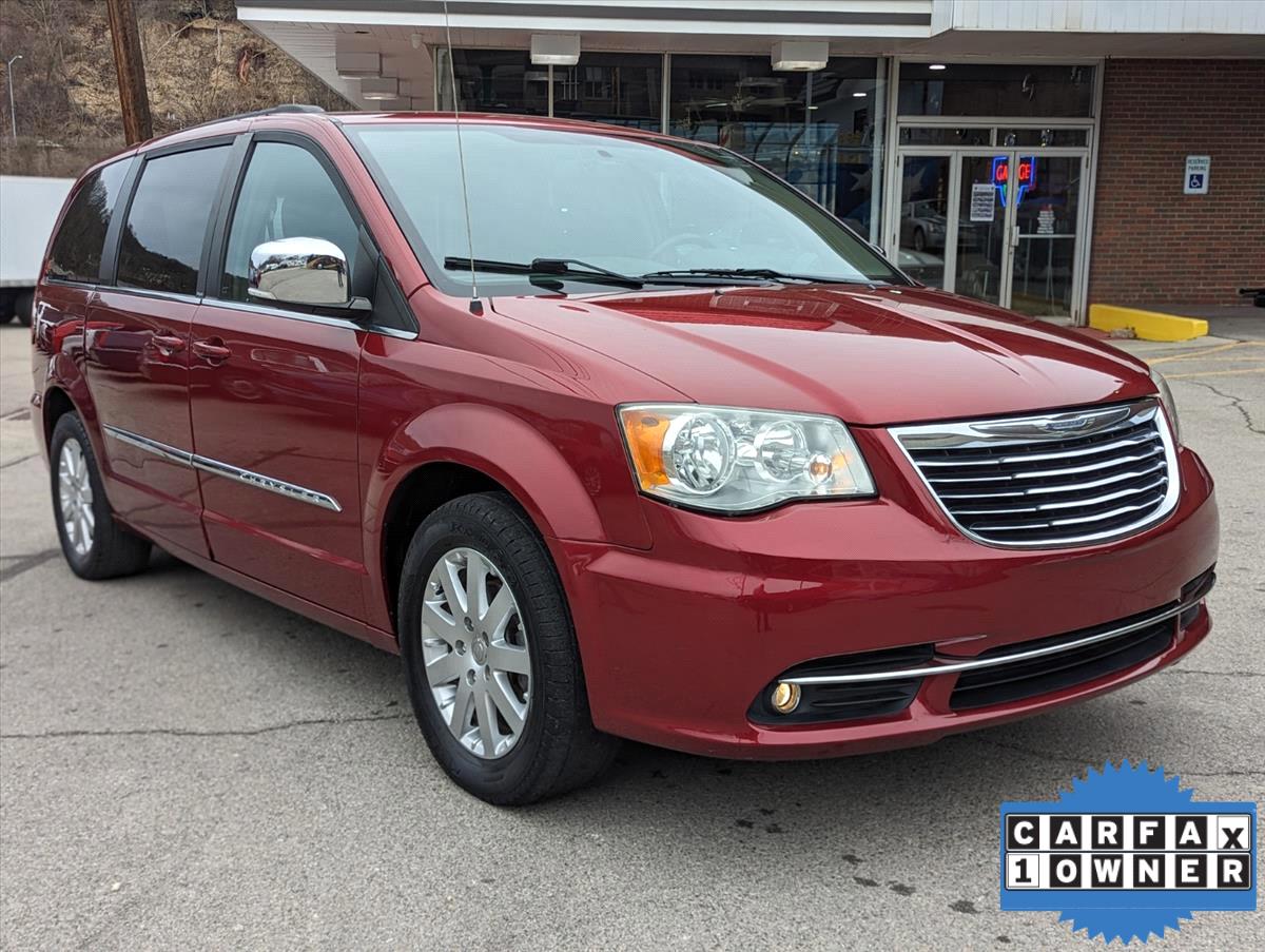 2011 Chrysler Town and Country 4