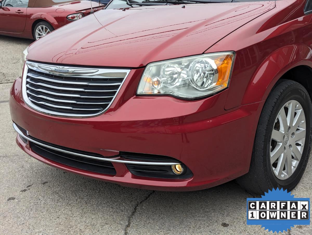 2011 Chrysler Town and Country 10