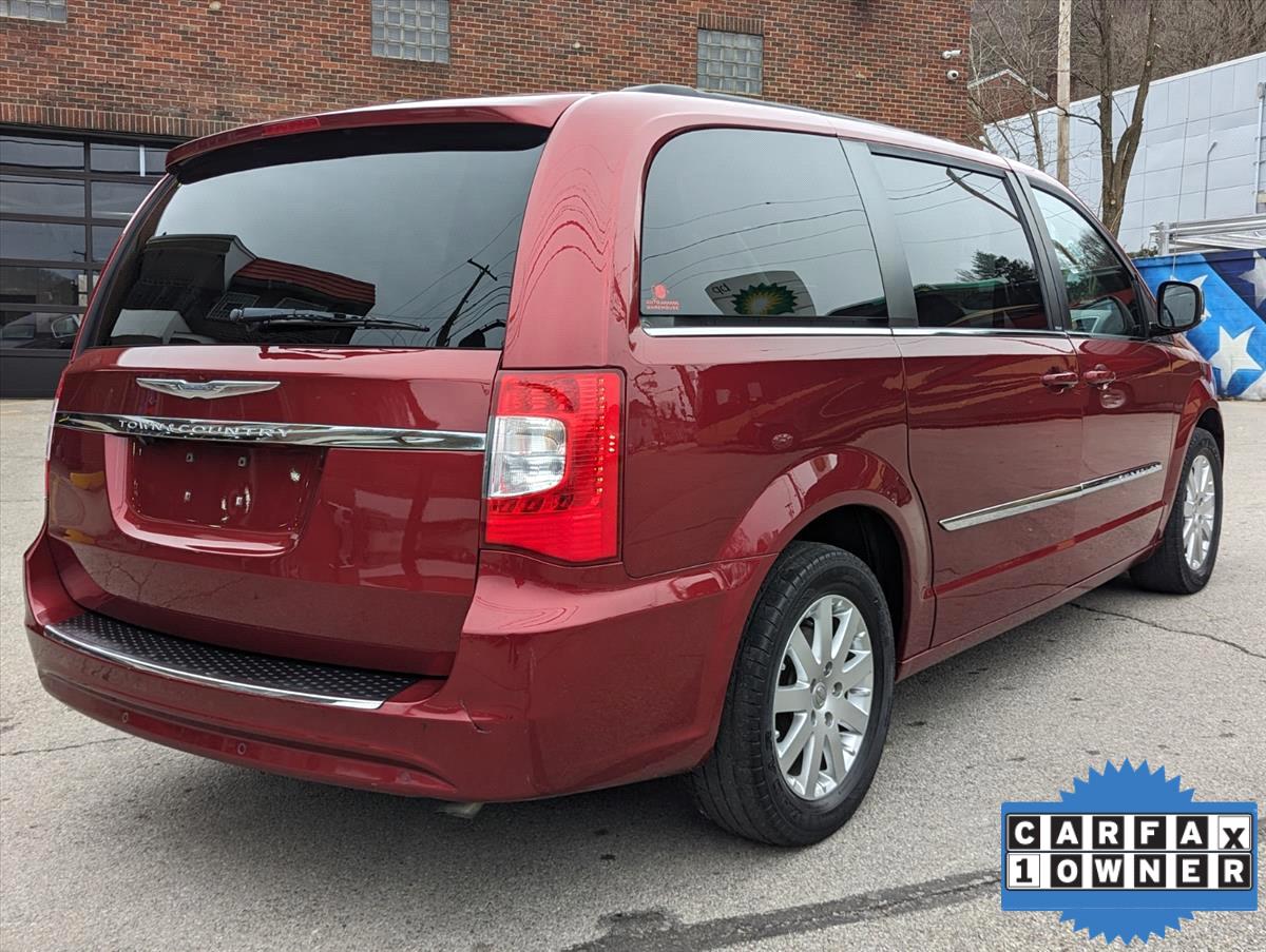 2011 Chrysler Town and Country 8