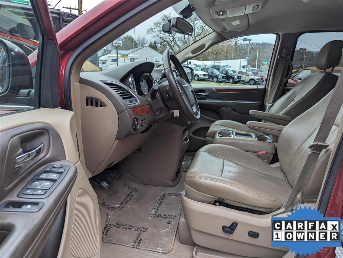 2011 Chrysler Town and Country 50