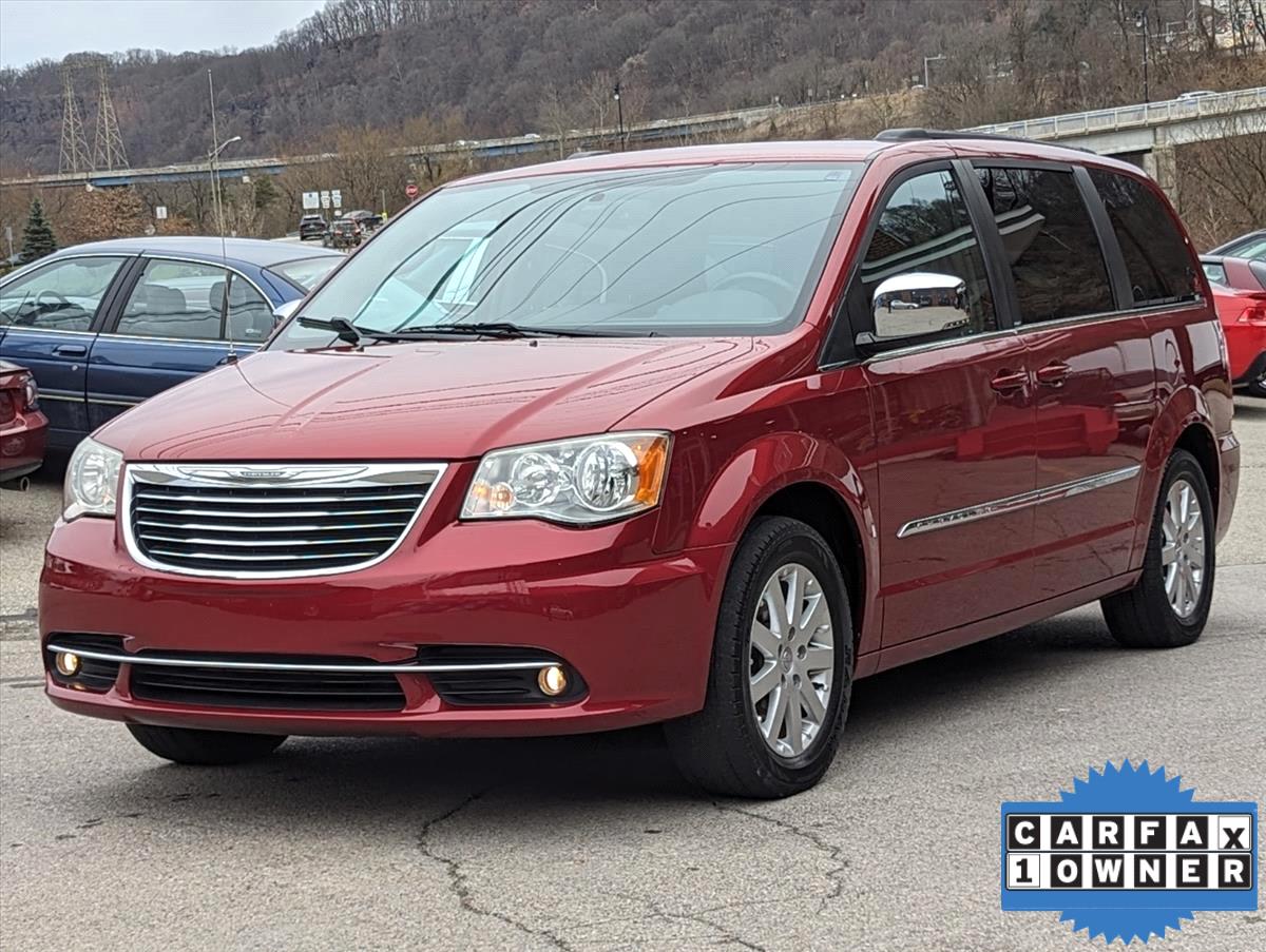 2011 Chrysler Town and Country 5