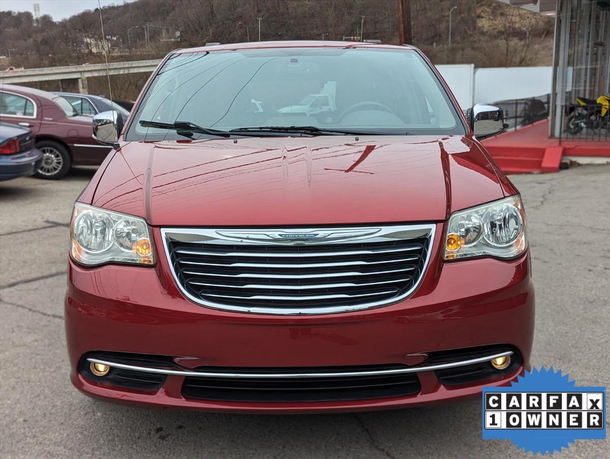 2011 Chrysler Town and Country 6