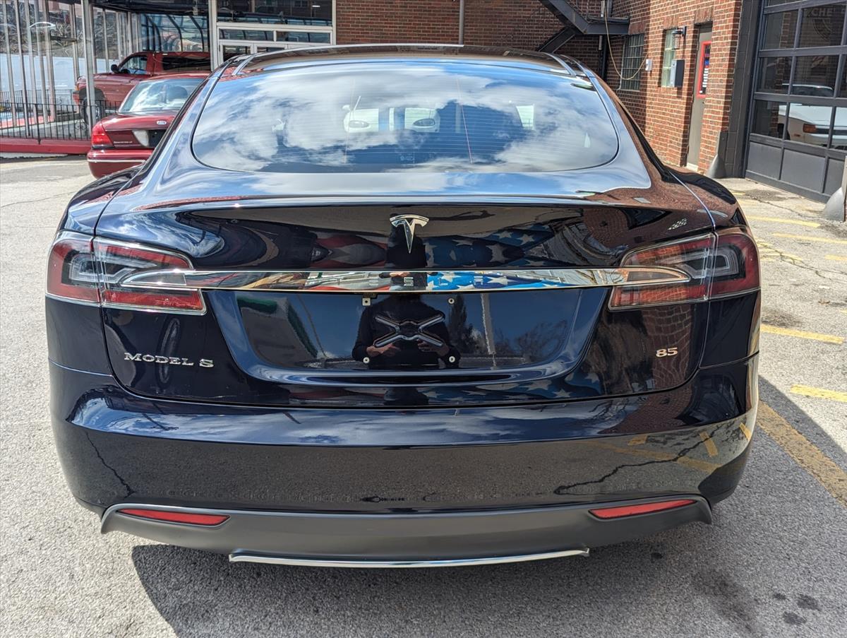 2014 Tesla Model S 9