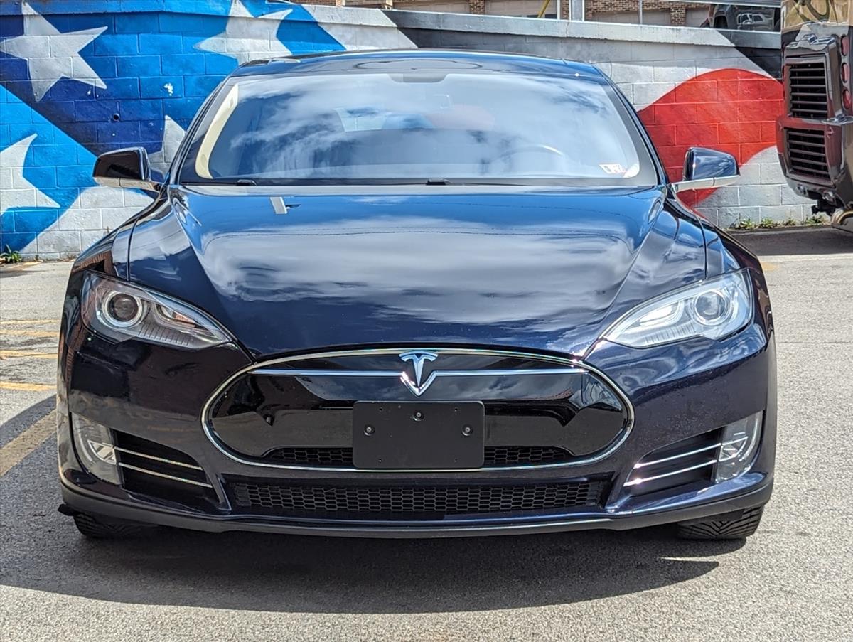 2014 Tesla Model S 16