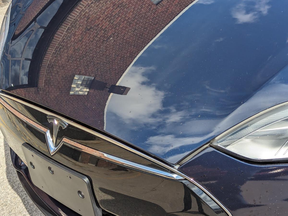 2014 Tesla Model S 19