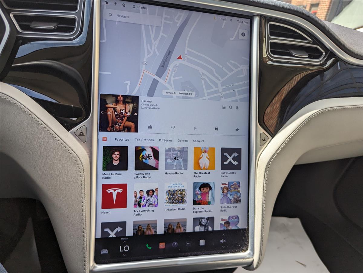 2014 Tesla Model S 64
