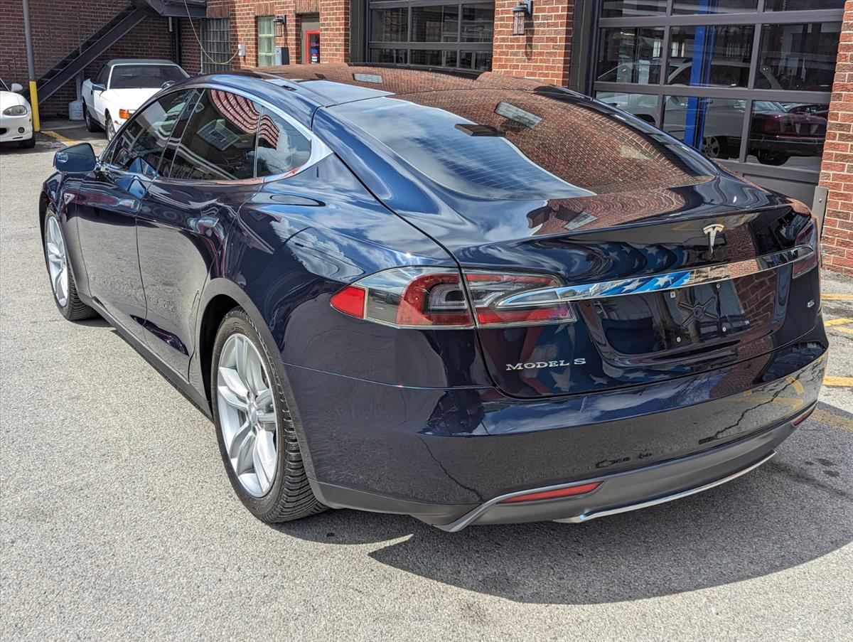 2014 Tesla Model S 8