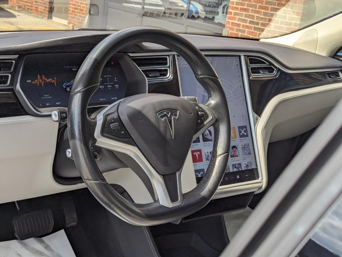 2014 Tesla Model S 27