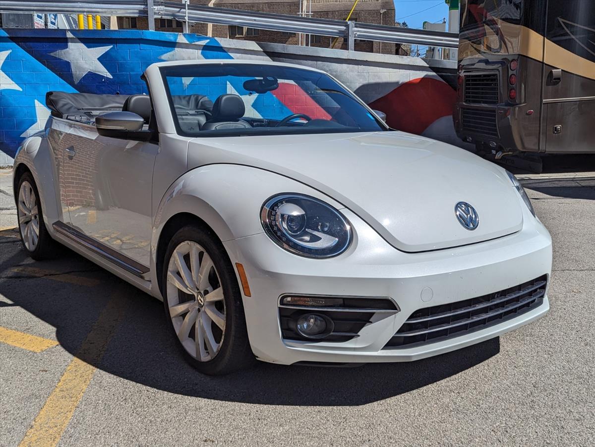 2014 Volkswagen Beetle Convertible 4