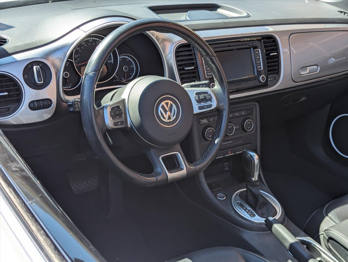 2014 Volkswagen Beetle Convertible 28