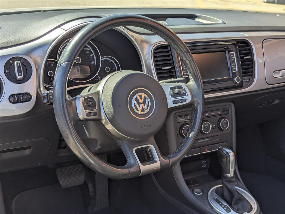 2014 Volkswagen Beetle Convertible 34