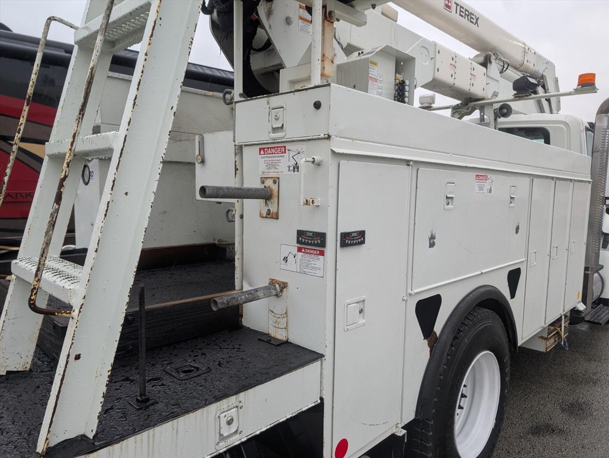 2011 INTERNATIONAL 4000 36