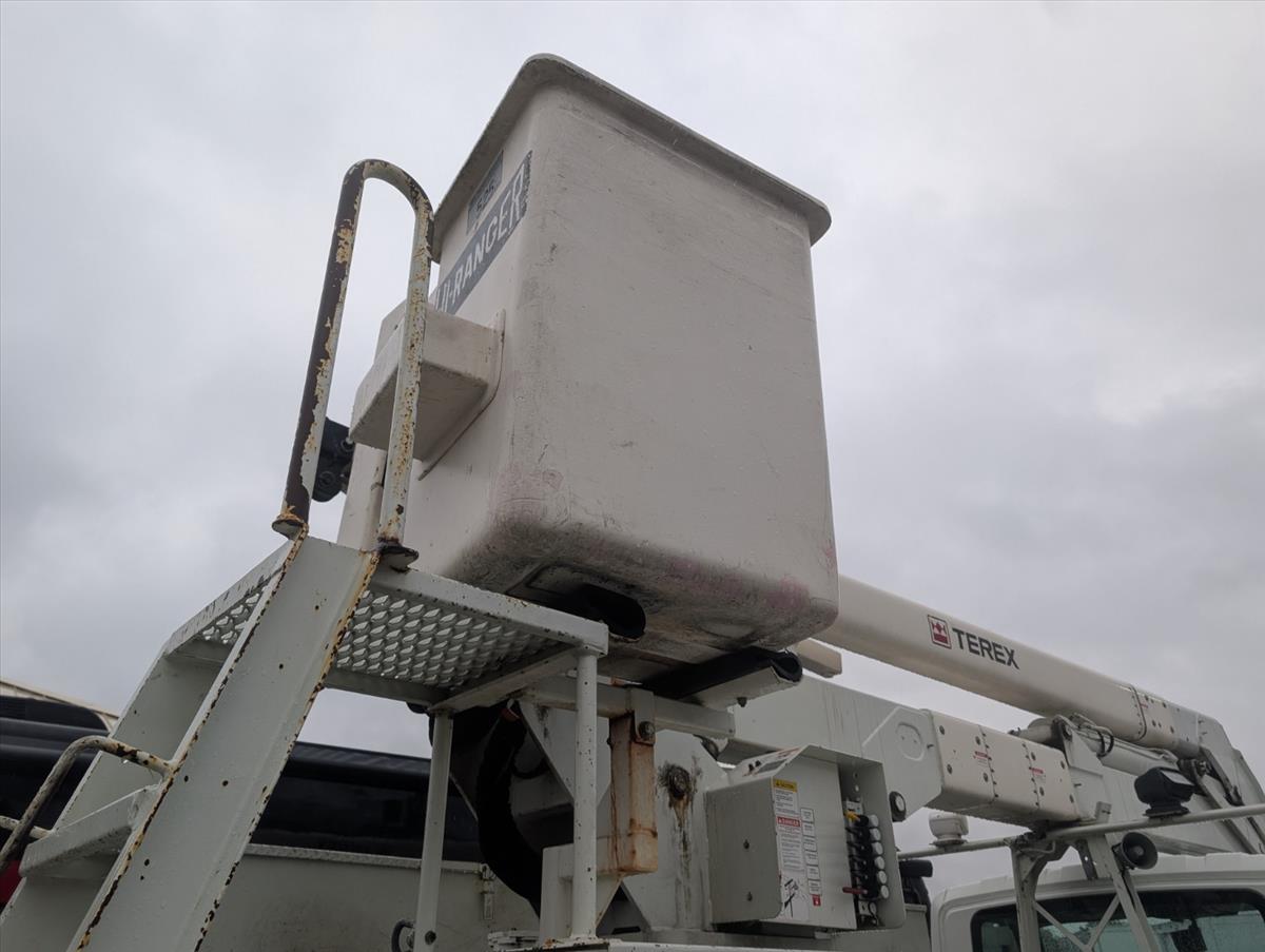 2011 INTERNATIONAL 4000 38