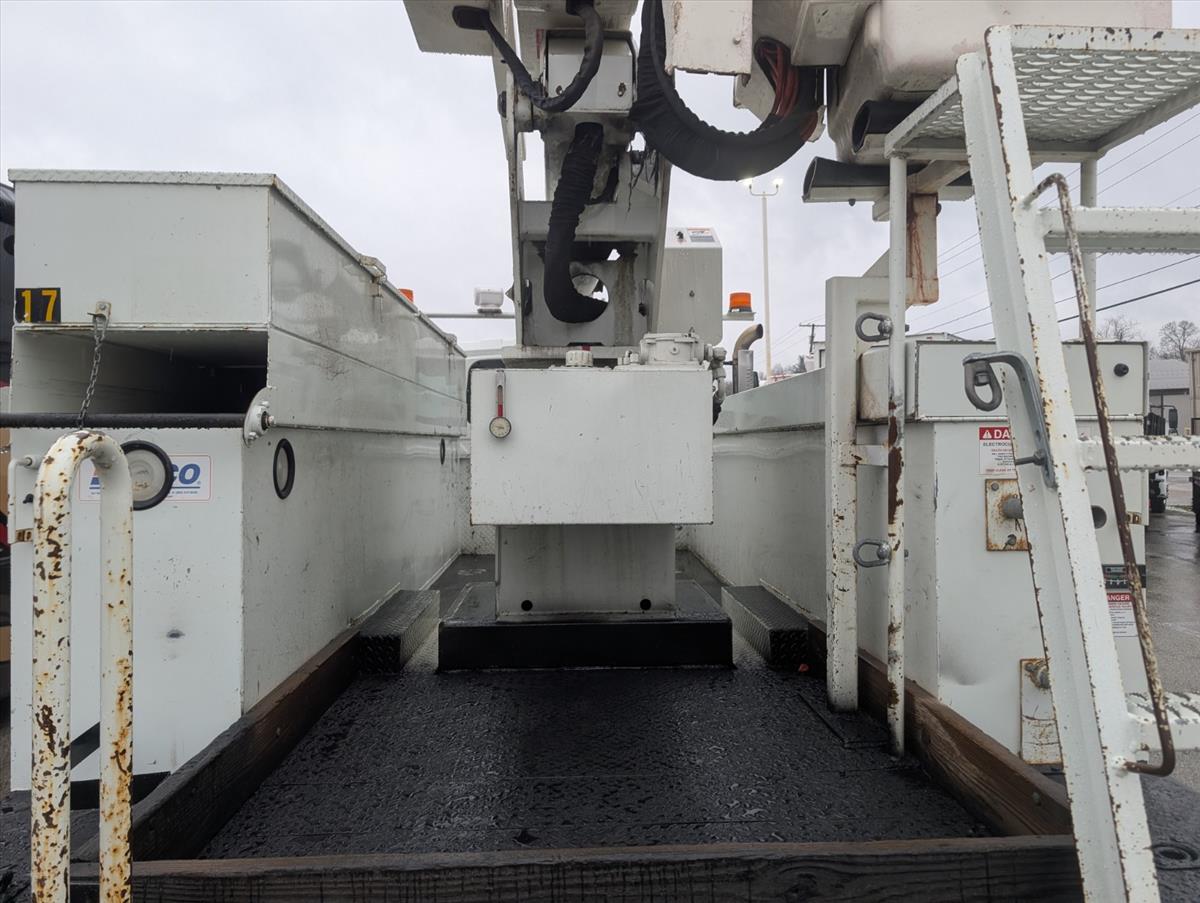 2011 INTERNATIONAL 4000 44