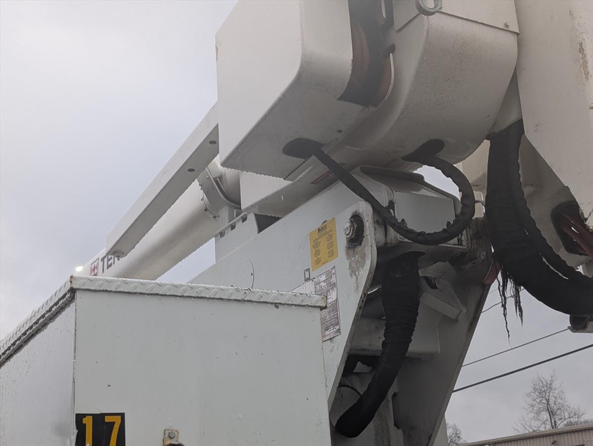 2011 INTERNATIONAL 4000 48