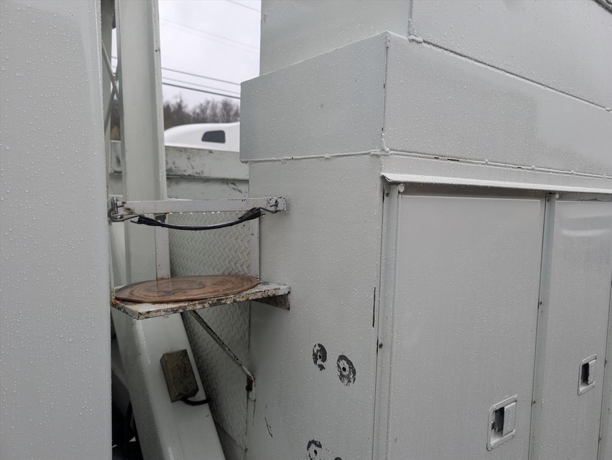 2011 INTERNATIONAL 4000 71