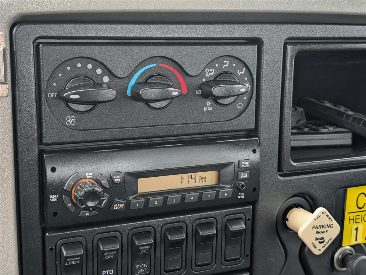 2011 INTERNATIONAL 4000 149