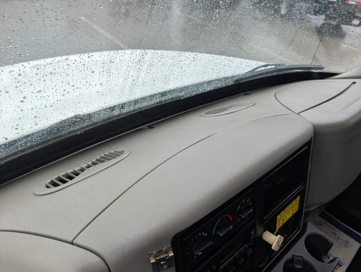 2011 INTERNATIONAL 4000 155