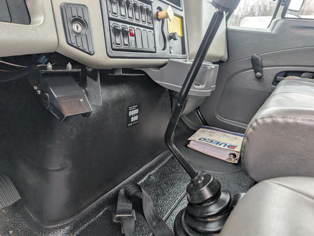 2011 INTERNATIONAL 4000 87