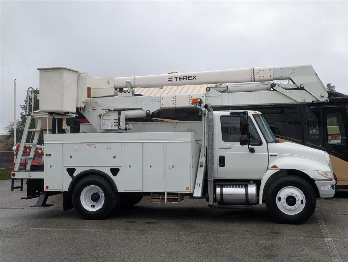 2011 INTERNATIONAL 4000 2