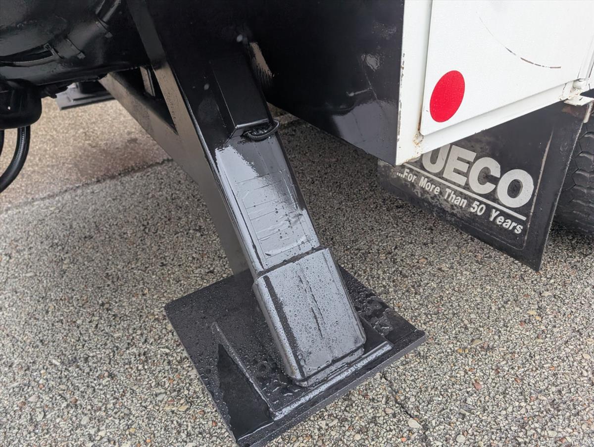 2011 INTERNATIONAL 4000 35