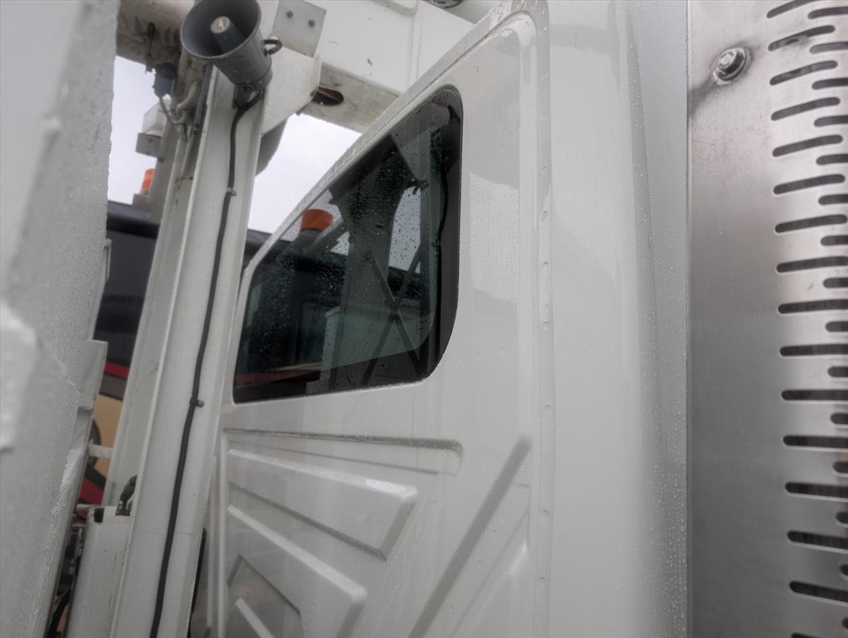 2011 INTERNATIONAL 4000 139
