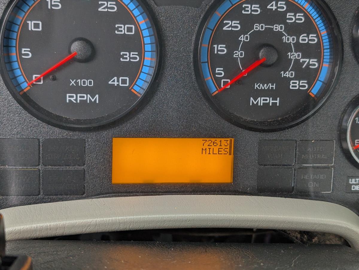 2011 INTERNATIONAL 4000 82