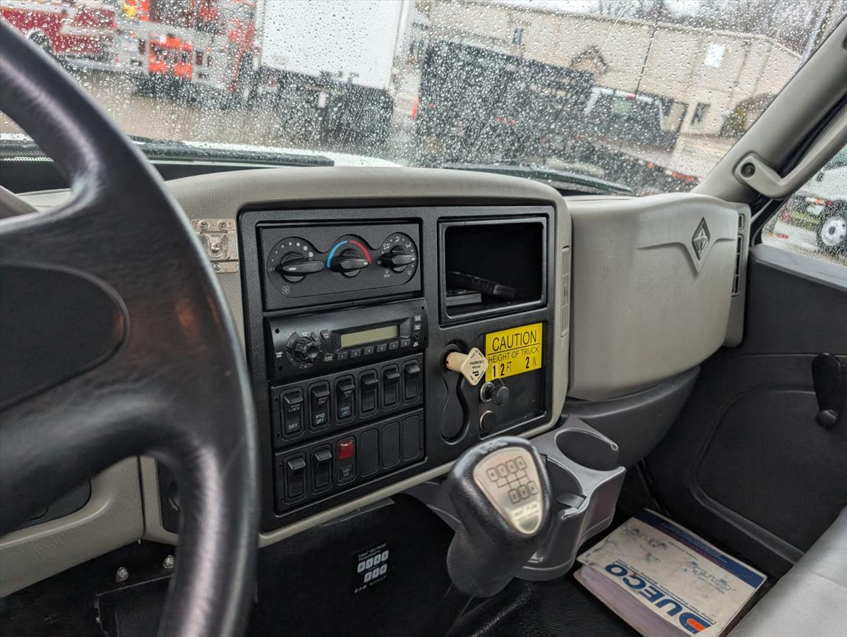 2011 INTERNATIONAL 4000 84