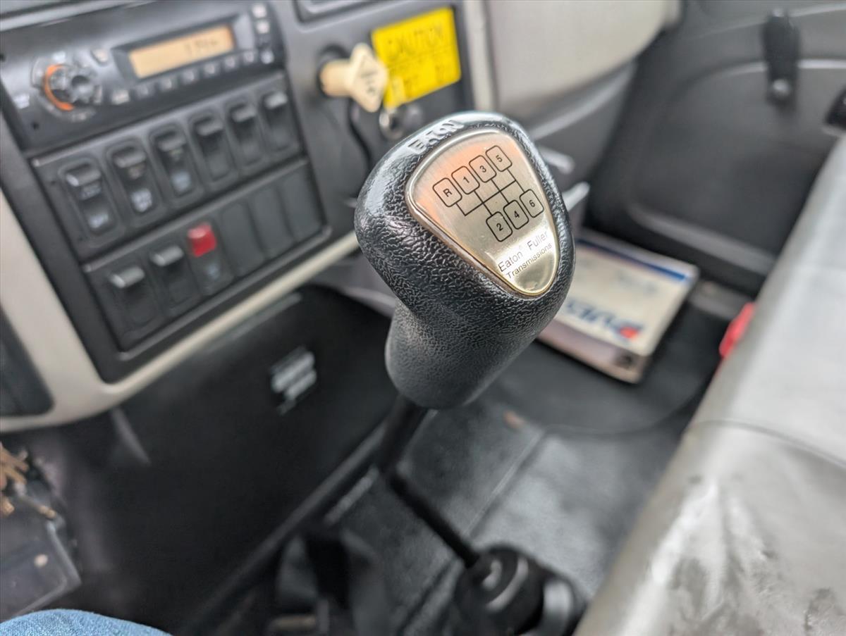 2011 INTERNATIONAL 4000 153