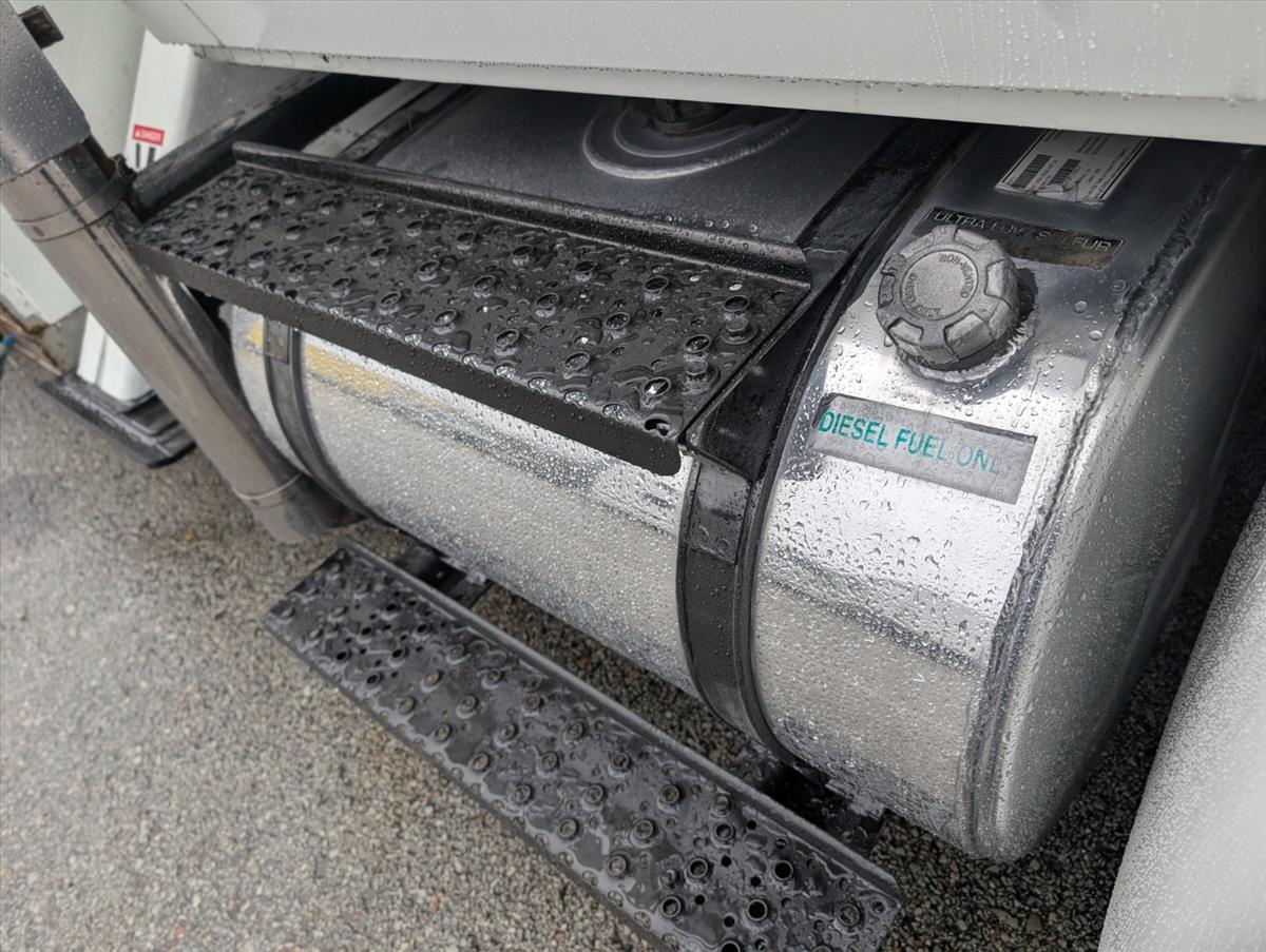 2011 INTERNATIONAL 4000 122