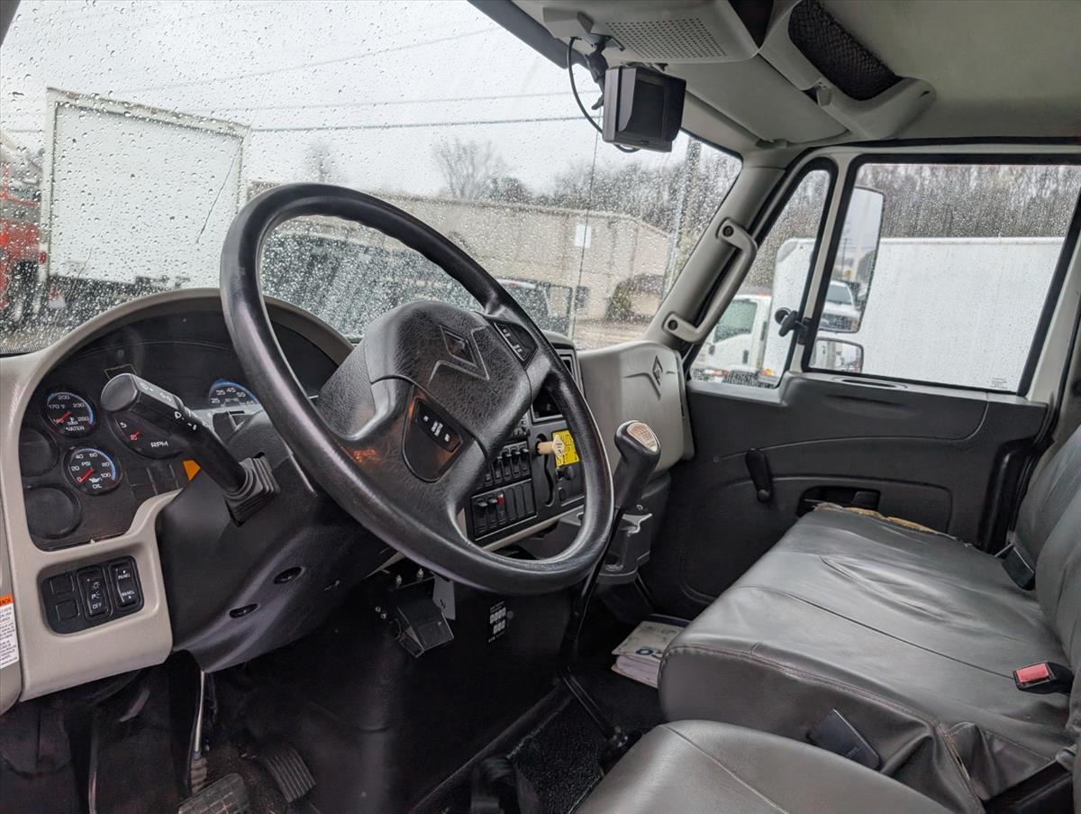 2011 INTERNATIONAL 4000 81