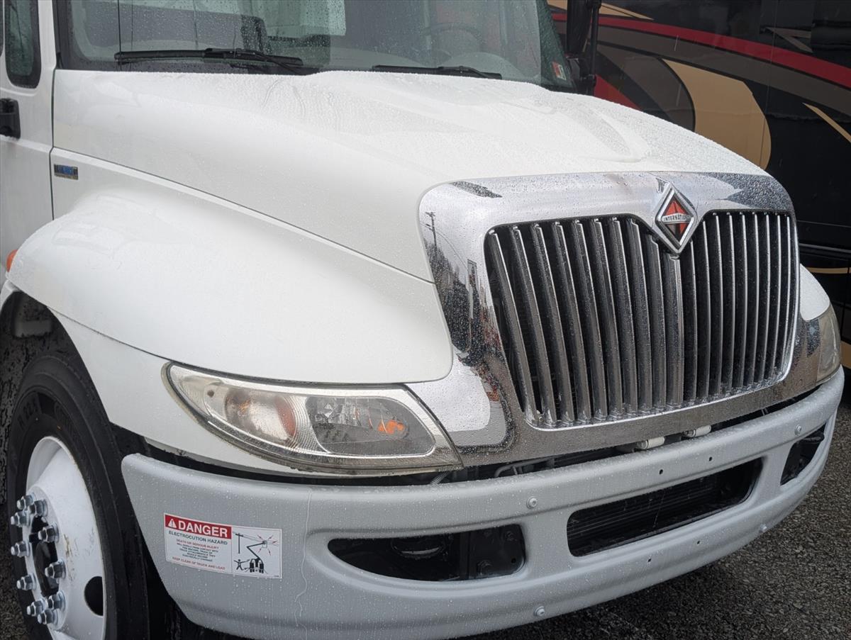 2011 INTERNATIONAL 4000 10