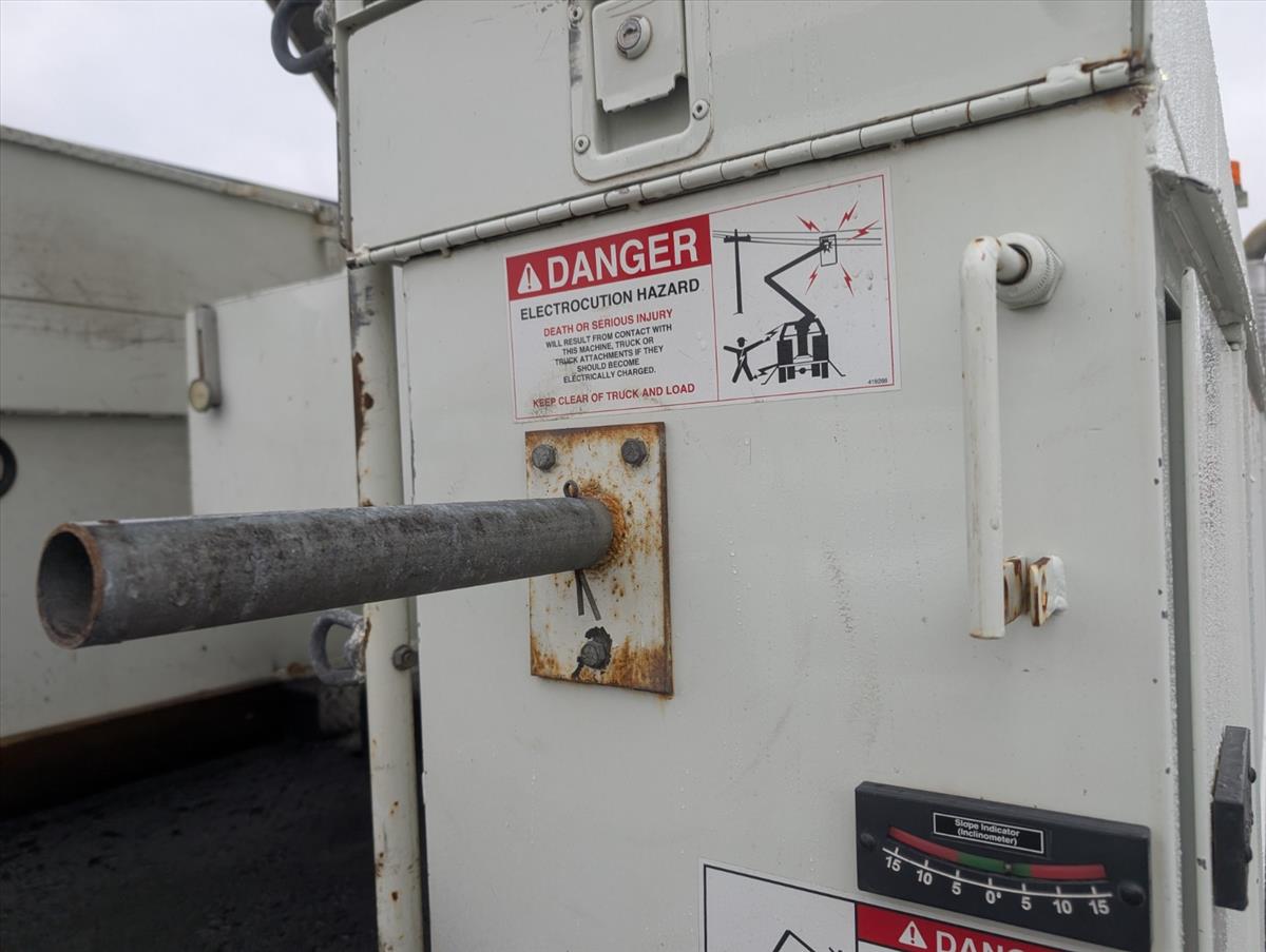 2011 INTERNATIONAL 4000 41
