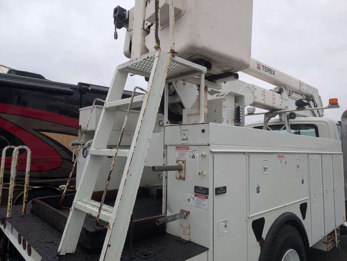2011 INTERNATIONAL 4000 37
