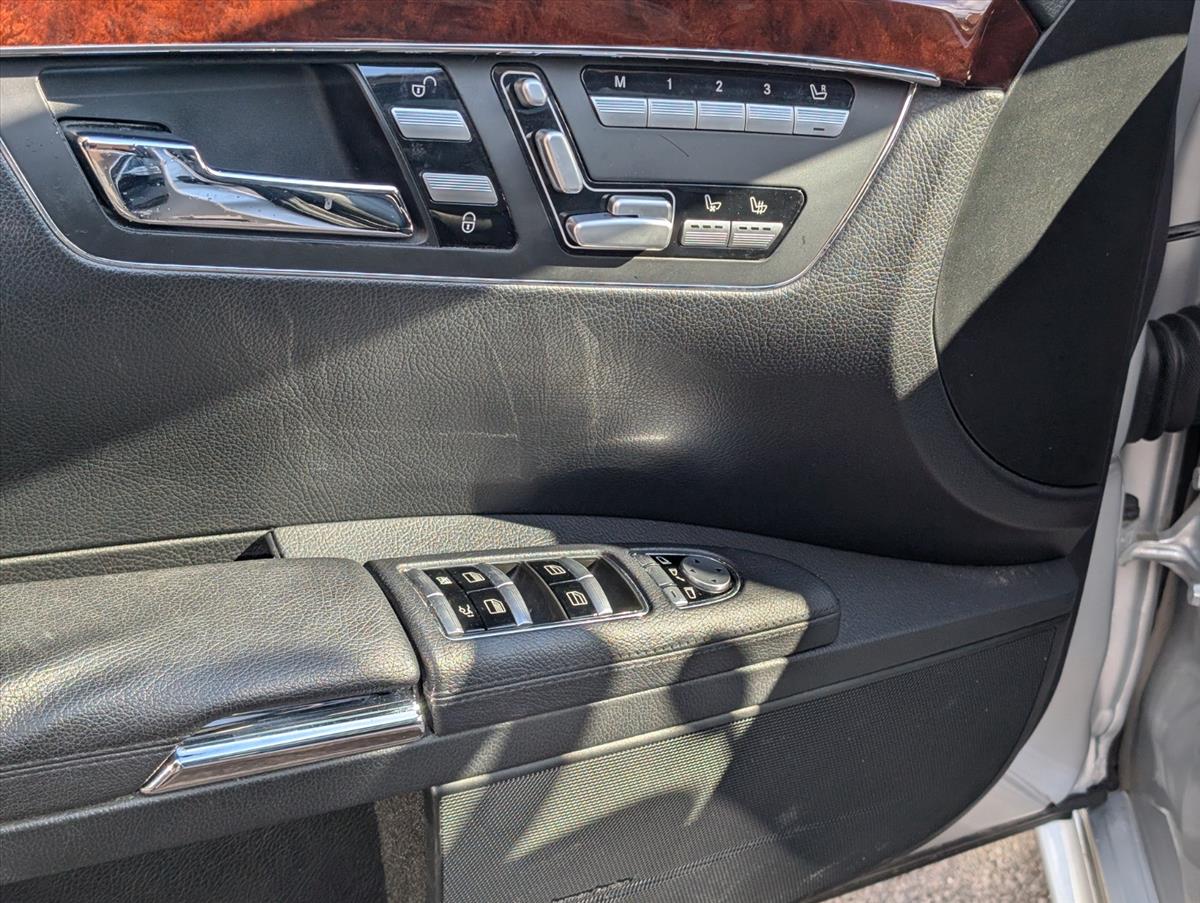2009 Mercedes-Benz S-Class 39
